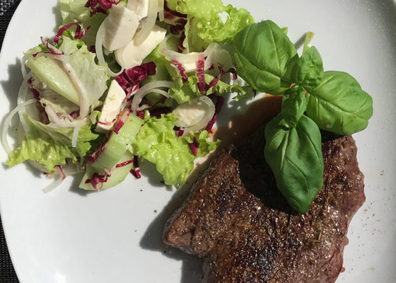 Steak mit Salat