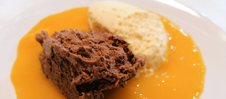 Weiße und dunkle Mousse au Chocolat | Südtirol schmeckt