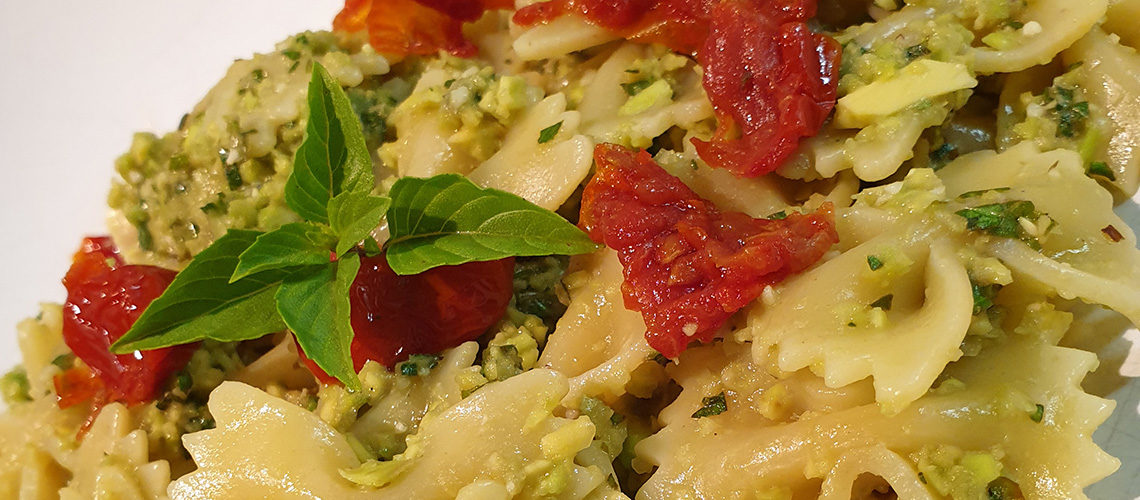 Veganer Avocado-Pesto